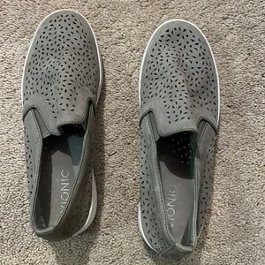 Vionic gray 8 sneakers women’s EUC! Comfortable!